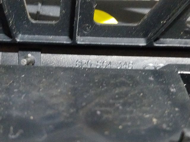 bontott AUDI A3 Első Hamutartó