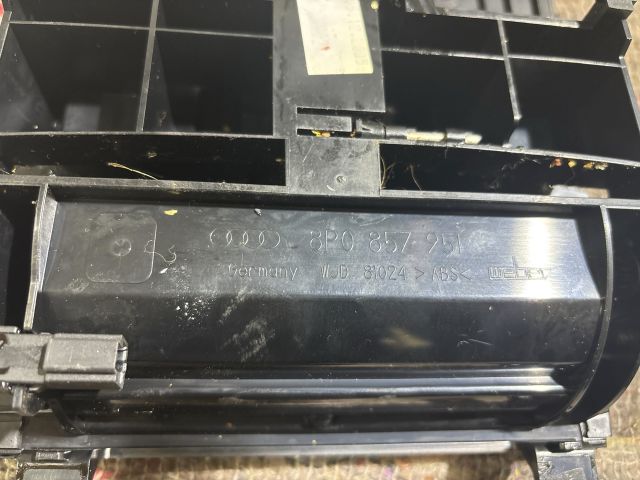 bontott AUDI A3 Első Hamutartó