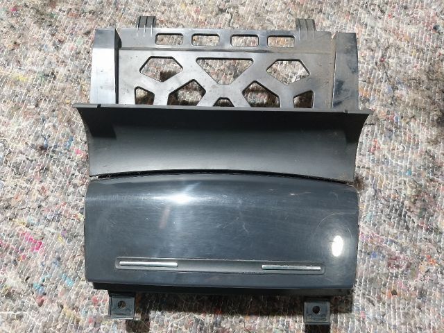 bontott AUDI A3 Első Hamutartó