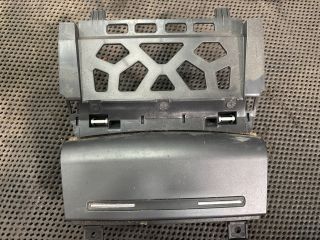 bontott AUDI A3 Első Hamutartó