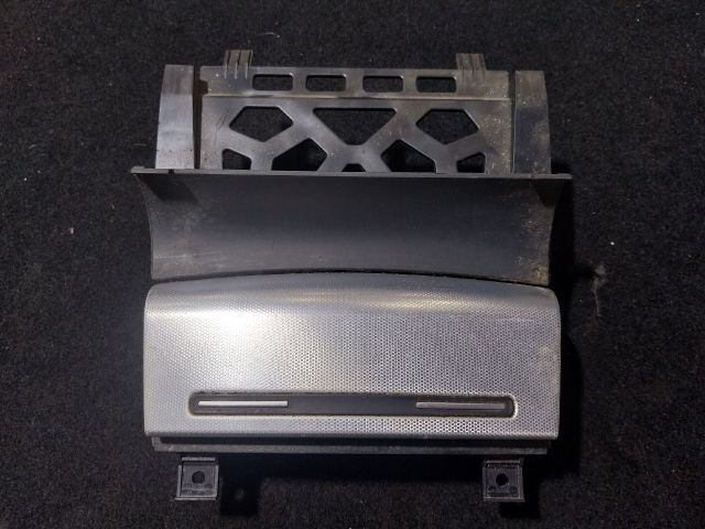 bontott AUDI A3 Első Hamutartó