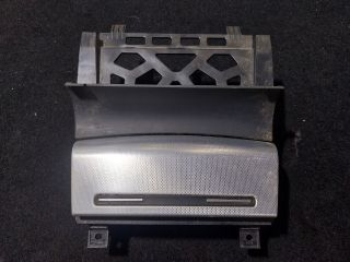 bontott AUDI A3 Első Hamutartó