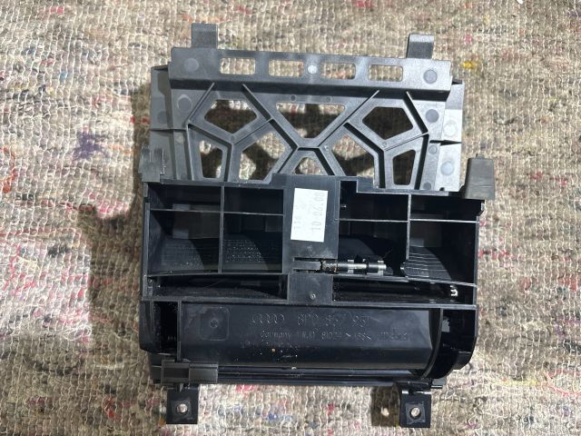 bontott AUDI A3 Első Hamutartó