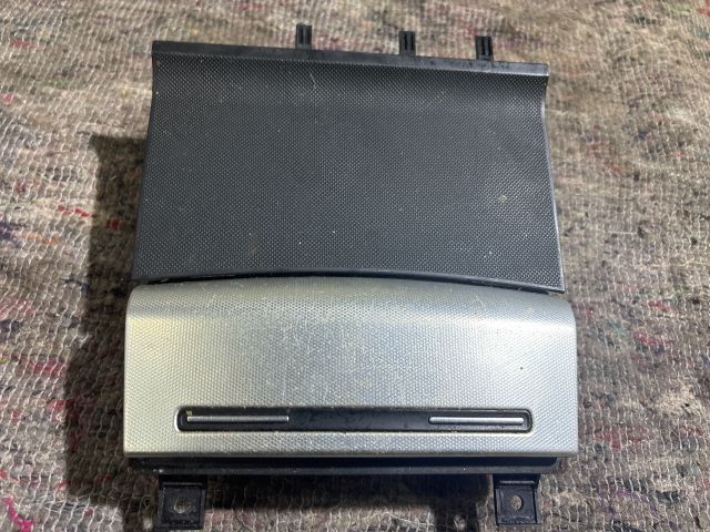 bontott AUDI A3 Első Hamutartó