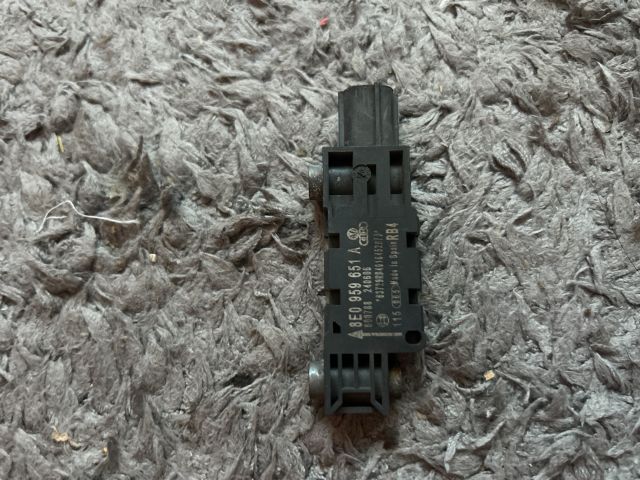 bontott AUDI A3 Első Középső Ütközés Érzékelő (Homlokfalon)