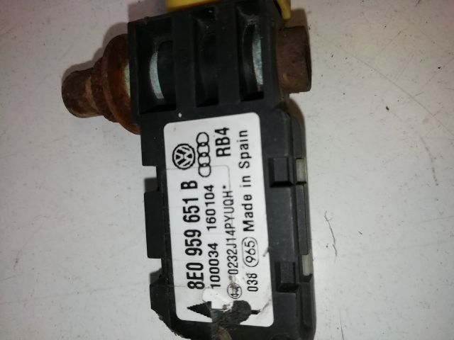 bontott AUDI A3 Első Középső Ütközés Érzékelő (Homlokfalon)