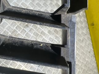 bontott AUDI A3 Első Lökhárító Alsó Középső Díszrács