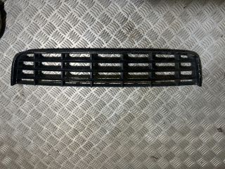 bontott AUDI A3 Első Lökhárító Alsó Középső Díszrács