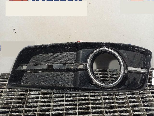 bontott AUDI A3 Első Lökhárító Díszléc