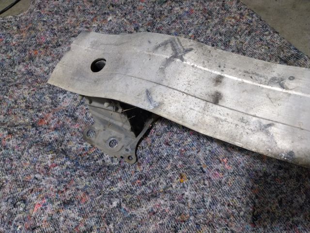 bontott AUDI A3 Első Lökhárító Merevítő (Fém)