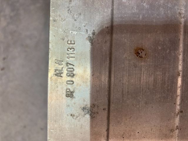 bontott AUDI A3 Első Lökhárító Merevítő (Fém)