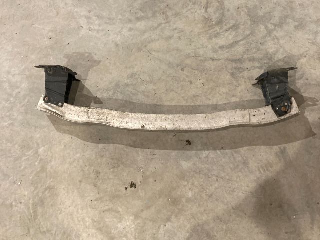 bontott AUDI A3 Első Lökhárító Merevítő (Fém)