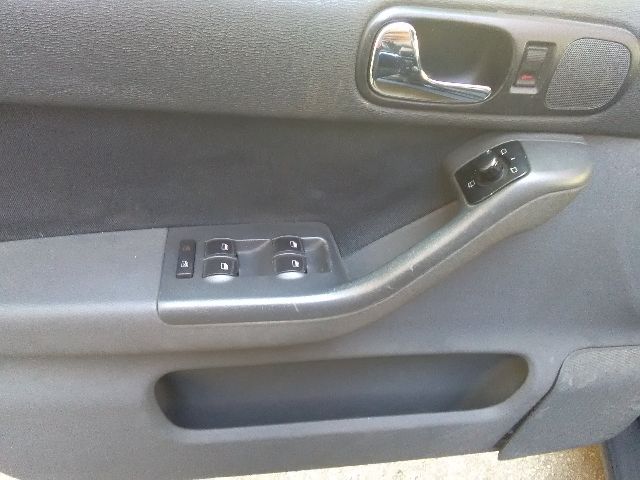 bontott AUDI A3 Első Lökhárító Merevítő (Fém)