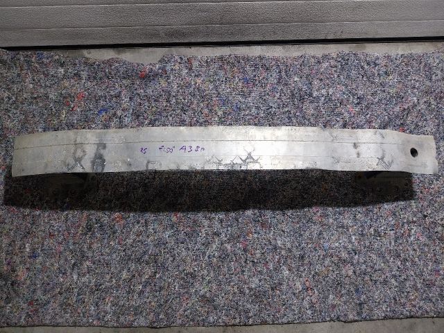 bontott AUDI A3 Első Lökhárító Merevítő (Fém)