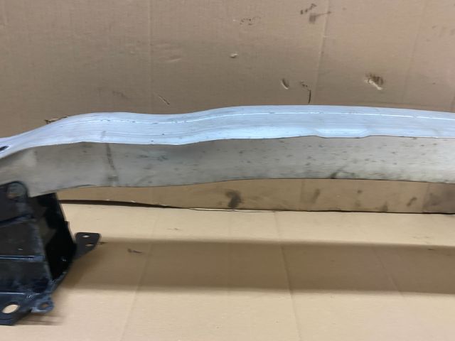 bontott AUDI A3 Első Lökhárító Merevítő (Fém)