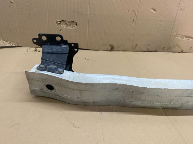 bontott AUDI A3 Első Lökhárító Merevítő (Fém)