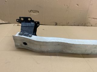 bontott AUDI A3 Első Lökhárító Merevítő (Fém)