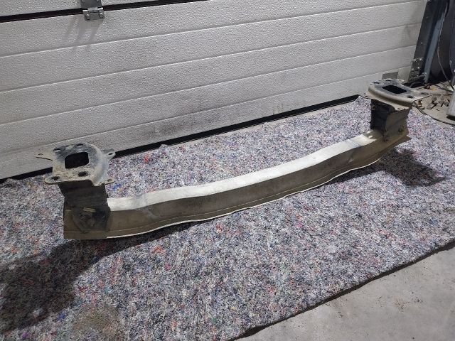 bontott AUDI A3 Első Lökhárító Merevítő (Fém)