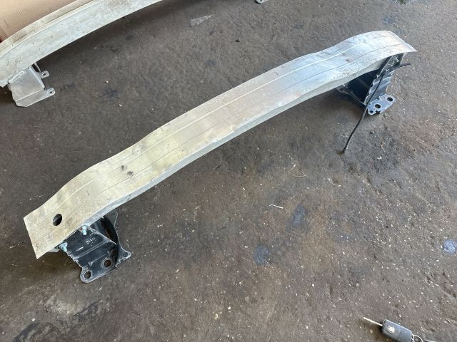 bontott AUDI A3 Első Lökhárító Merevítő (Fém)