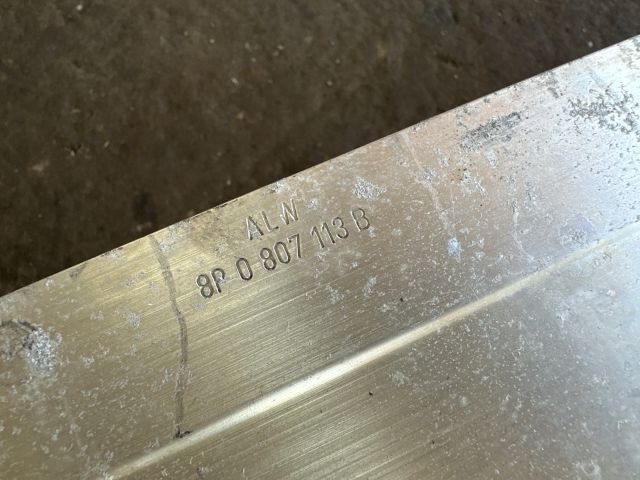 bontott AUDI A3 Első Lökhárító Merevítő (Fém)