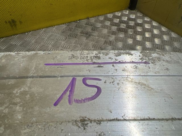 bontott AUDI A3 Első Lökhárító Merevítő (Fém)