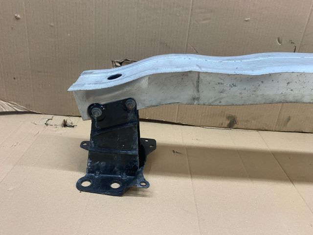 bontott AUDI A3 Első Lökhárító Merevítő (Fém)