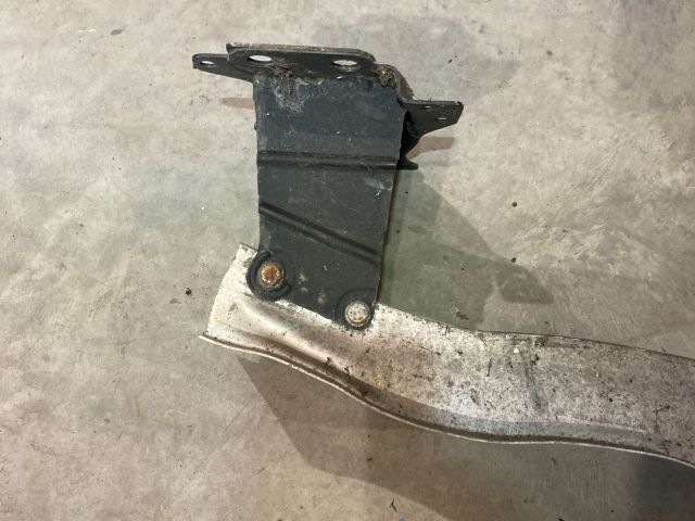 bontott AUDI A3 Első Lökhárító Merevítő (Fém)