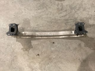 bontott AUDI A3 Első Lökhárító Merevítő (Fém)