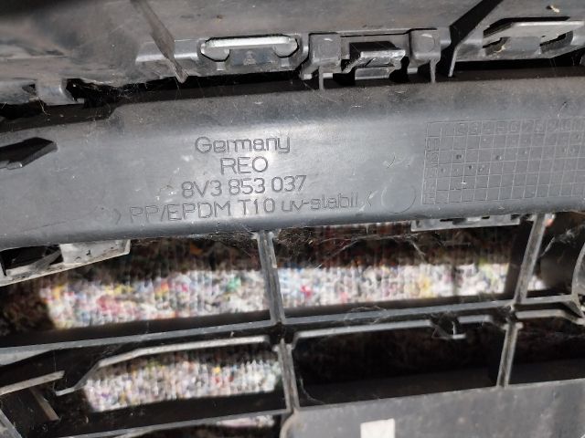 bontott AUDI A3 Első Lökhárító (Részeivel)