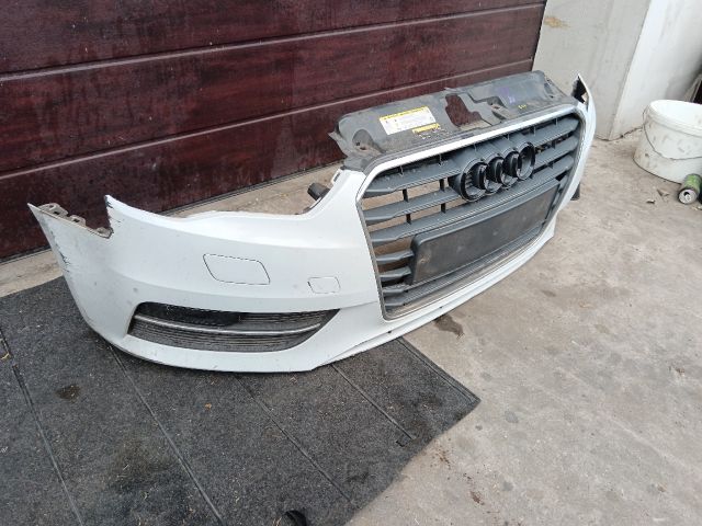 bontott AUDI A3 Első Lökhárító (Részeivel)