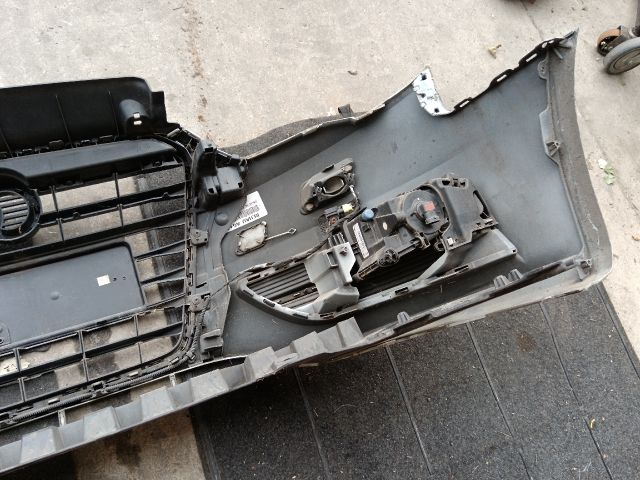 bontott AUDI A3 Első Lökhárító (Részeivel)