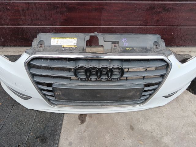 bontott AUDI A3 Első Lökhárító (Részeivel)