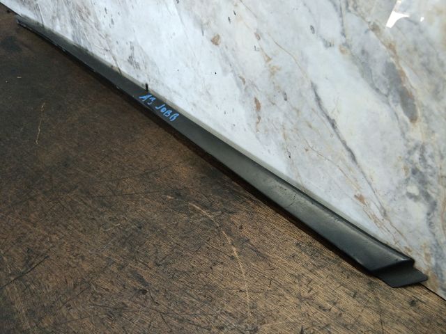 bontott AUDI A3 Első Szélvédő Jobb Díszléc