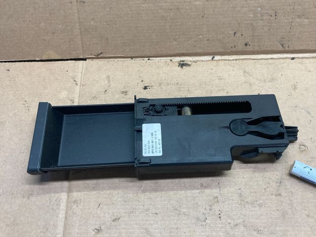 bontott AUDI A3 Első Tároló Rekesz