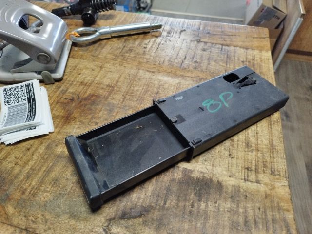 bontott AUDI A3 Első Tároló Rekesz