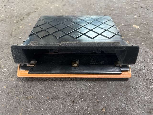 bontott AUDI A3 Első Tároló Rekesz