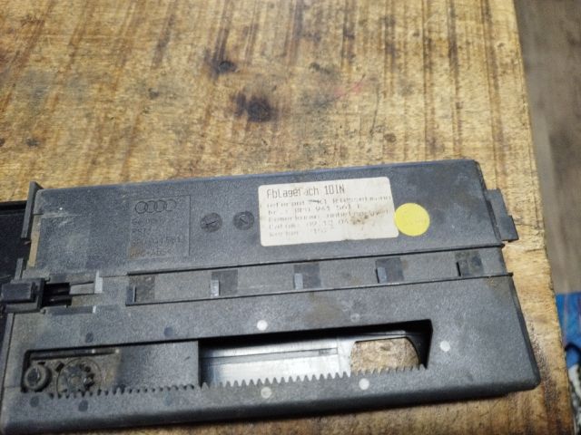 bontott AUDI A3 Első Tároló Rekesz