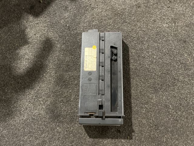 bontott AUDI A3 Első Tároló Rekesz