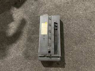 bontott AUDI A3 Első Tároló Rekesz