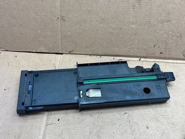 bontott AUDI A3 Első Tároló Rekesz