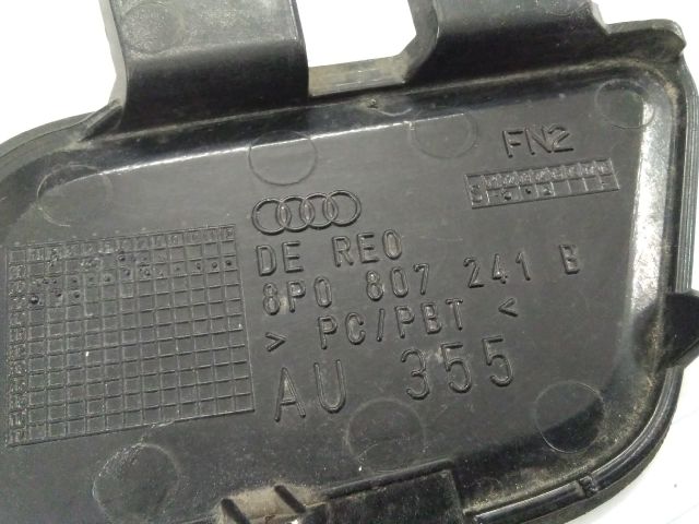 bontott AUDI A3 Első Vonószem Burkolat