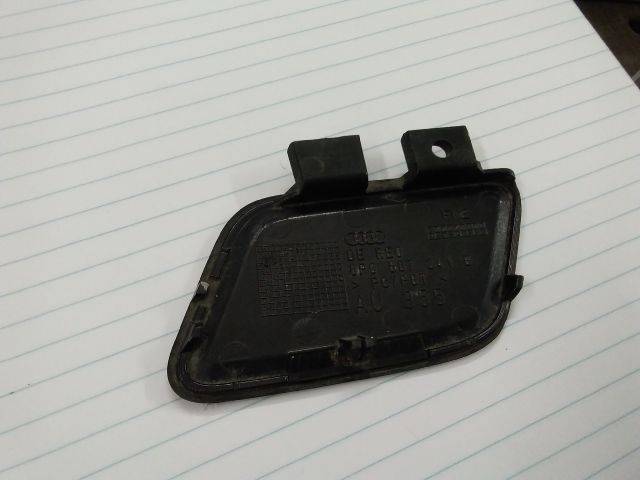 bontott AUDI A3 Első Vonószem Burkolat