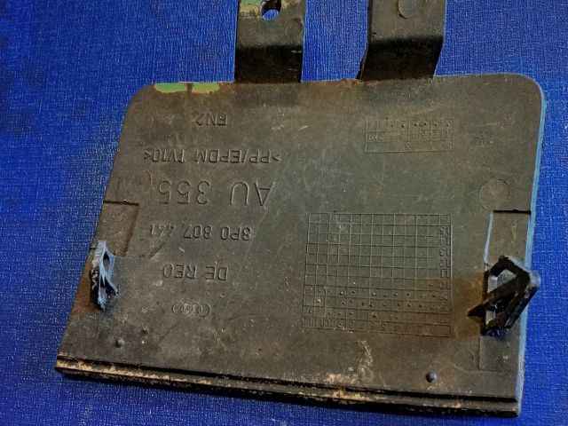 bontott AUDI A3 Első Vonószem Burkolat