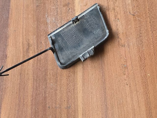 bontott AUDI A3 Első Vonószem Burkolat