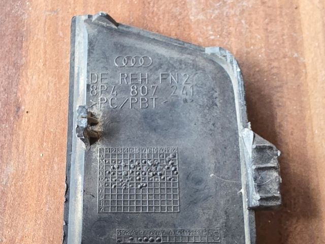 bontott AUDI A3 Első Vonószem Burkolat