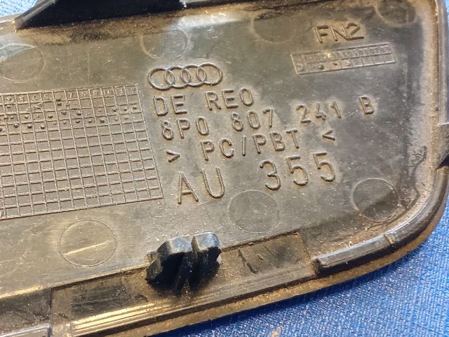 bontott AUDI A3 Első Vonószem Burkolat