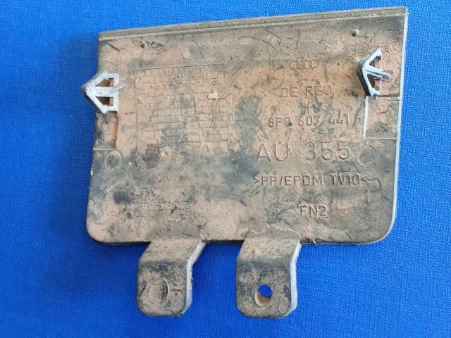 bontott AUDI A3 Első Vonószem Burkolat