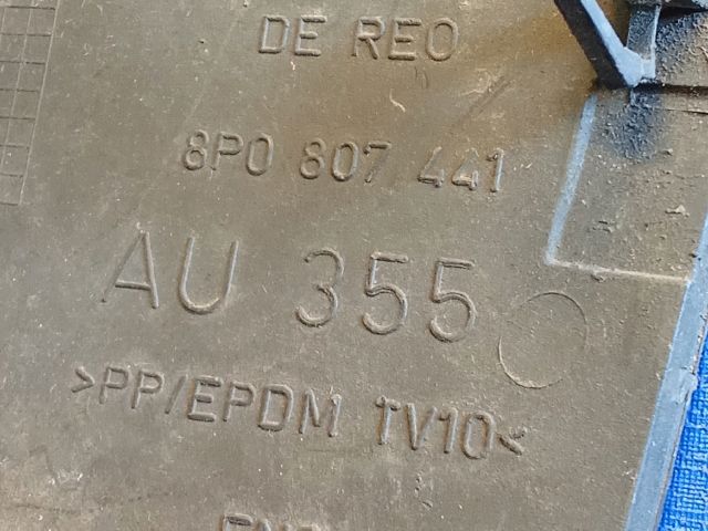 bontott AUDI A3 Első Vonószem Burkolat