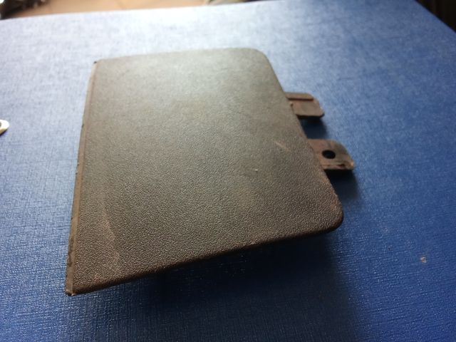 bontott AUDI A3 Első Vonószem Burkolat