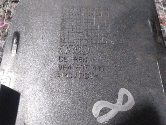 bontott AUDI A3 Első Vonószem Burkolat